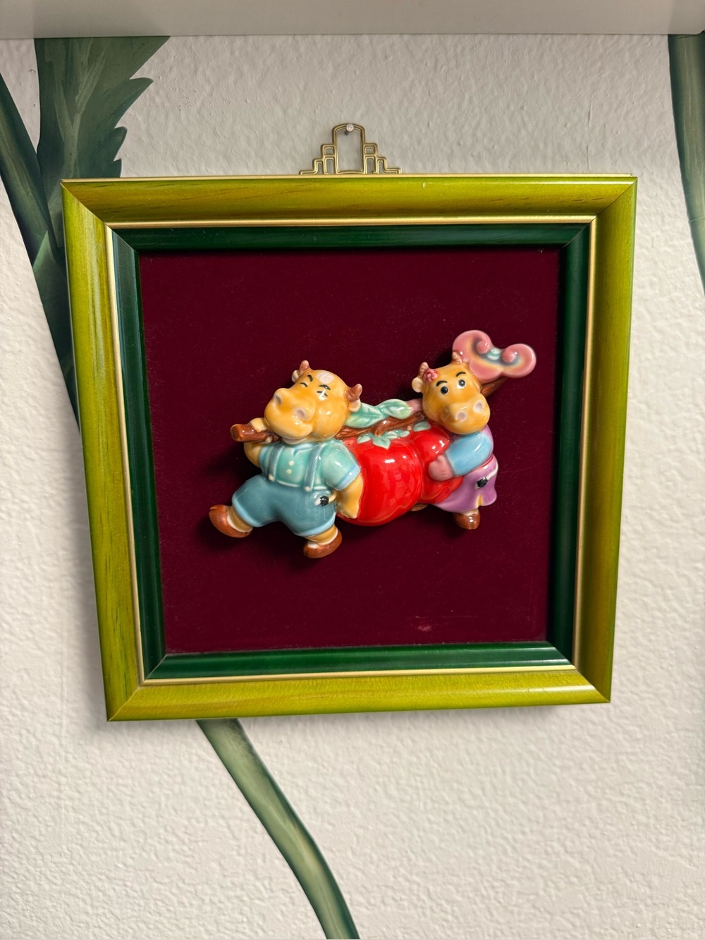 Decor  / panel corduroy w/ ceramic ” 2little hippos” vintage